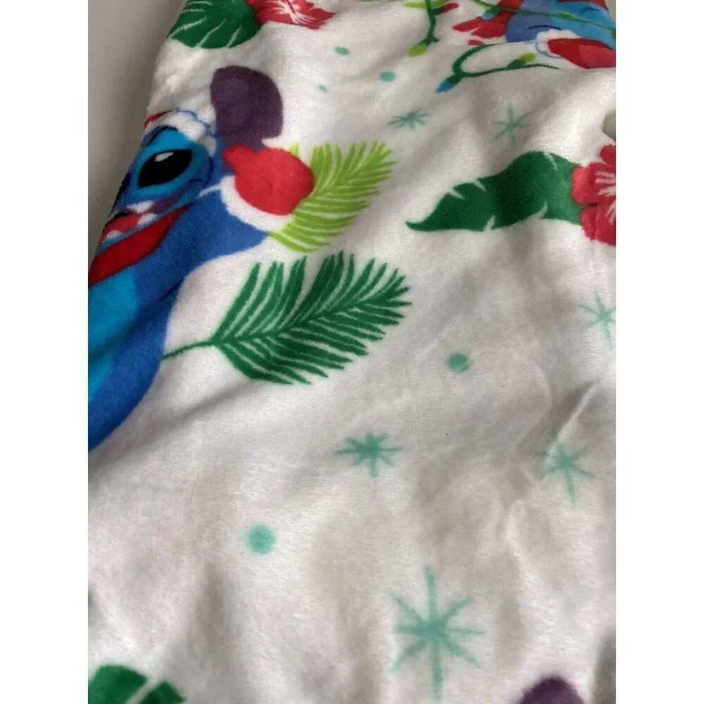 Disney Stitch With Mittens Winter Christmas Santa Hat Throw Blanket 50 X 70” NEW